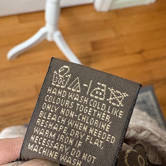 Inis Crafts Irish Merino Wool Chunky Mixed Knit Poncho M/L - Picture 9 of 9